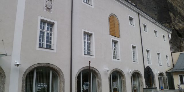 Schüttkasten beim Herbert-von-Karajan-Platz in Salzburg