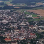 Luftbild Freistadt, mittig im Häusermeer die Versteigerungshalle