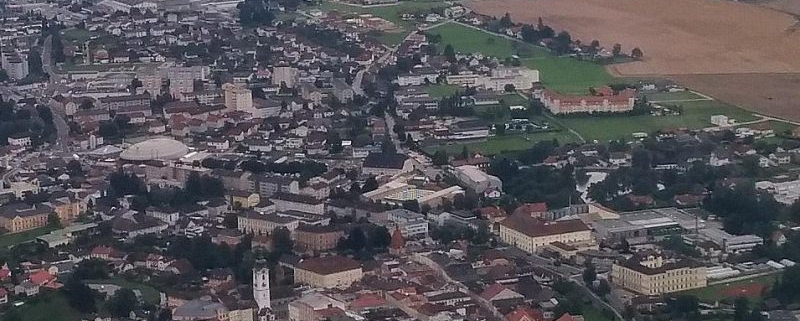 Luftbild Freistadt, mittig im Häusermeer die Versteigerungshalle