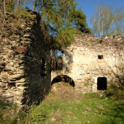 Bergfried der Burgruine Gradenegg in Gradenegg, Marktgemeinde Liebenfels, Bezirk Sankt Veit an der Glan, Kärnten