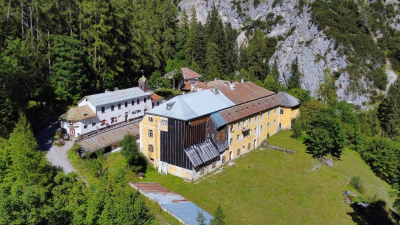 Herrenhaus im Halltal, Luftbild, Tirol