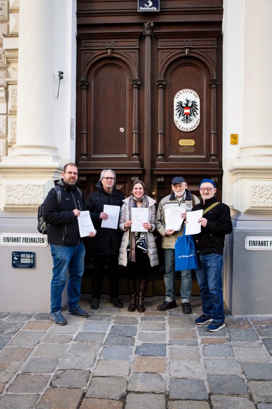 Übergabe der Parlamentarischen Bürgerinitative im Parlament, 19.12.2023