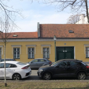 Khleslplatz 9 mit seiner frühhistoristischen Fassade