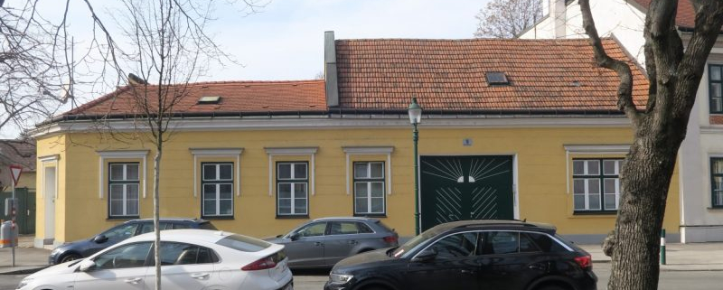 Khleslplatz 9 mit seiner frühhistoristischen Fassade