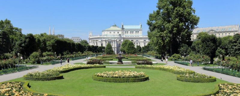 Der Volksgarten, die erste öffentliche Parkanlage Wiens, Foto: Juli 2016, (c) C.Stadler/Bwag, CC BY-SA 4.0, Wikipedia